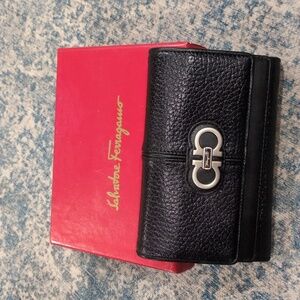 Salvatore Ferragamo NWOT trifold Small Compact Black Leather Wallet With Giftbox